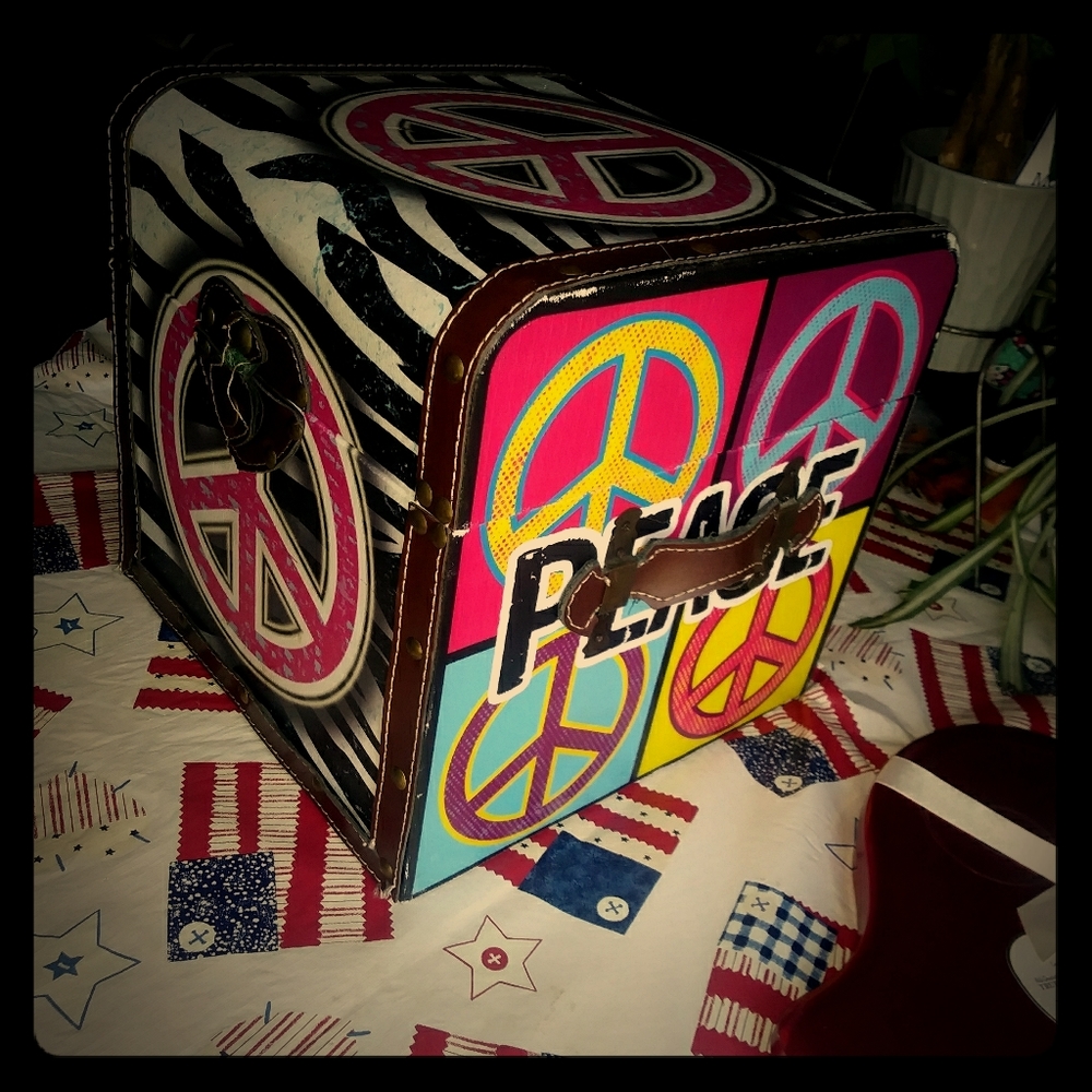 Psychedelic Peace Sign Hippy Small Chest